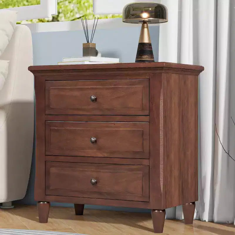 Comodino moderno a 3 cassetti, elegante mobile da notte con maniglie in metallo e gambe in legno di gomma