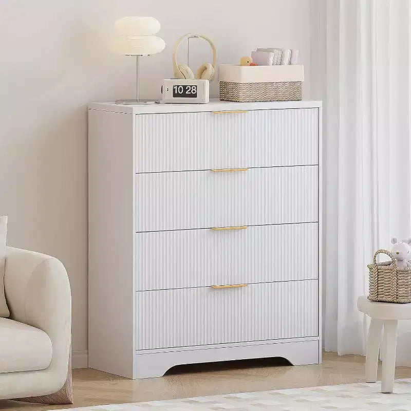 Commode à 4 tiroirs avec panneaux ondulés blancs 55, armoire de rangement haute avec finition ton bois, organisateur multifonction pour nurserie, couloir, salon
