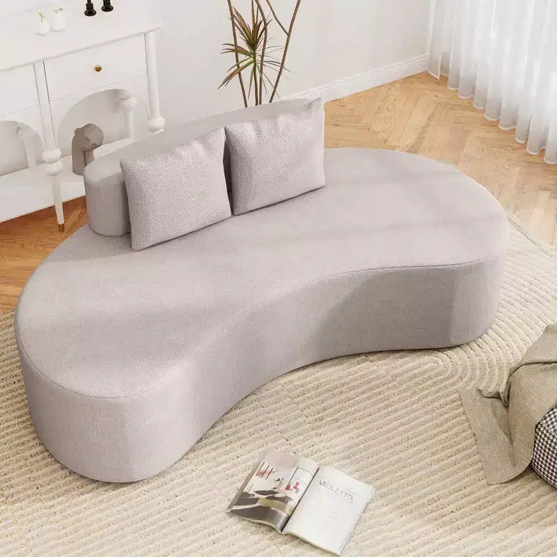 Sofá curvo tapizado con 2 cojines cómodos, respaldo bajo, beige/gris