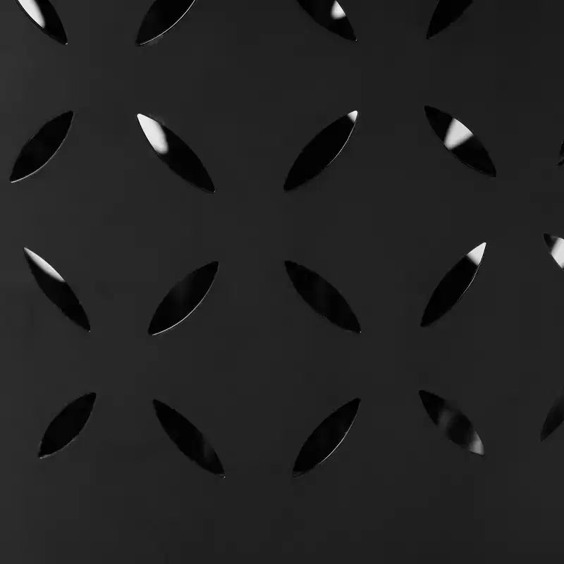Tavolino laterale industriale cilindrico con design a intaglio curvo per uso interno ed esterno