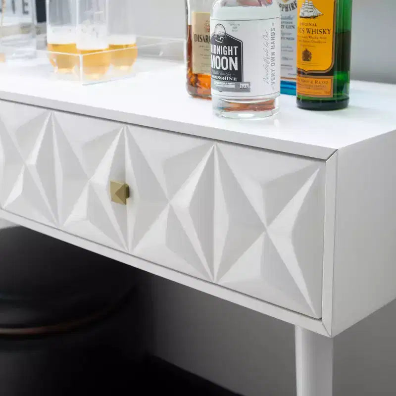 Tavolo consolle geometrico con 2 cassetti e pomelli dorati, bianco brillante, mobile stretto per ingresso